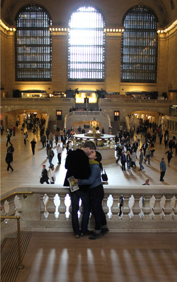 grand central kiss